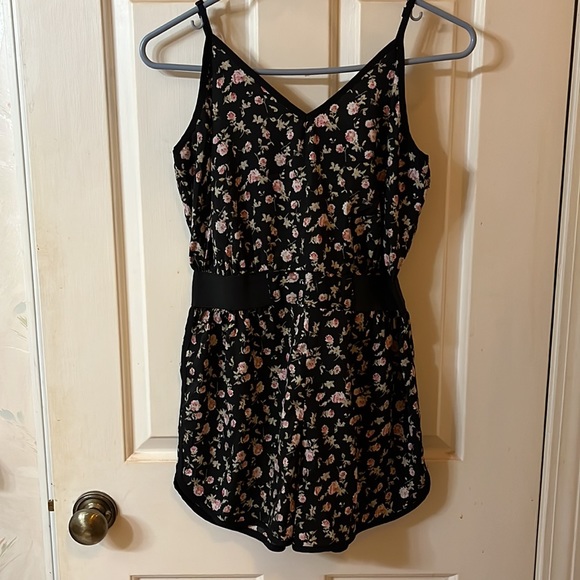 6 Romper’s bundle deal. - Picture 1 of 6